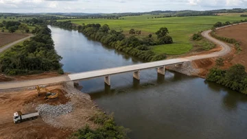 Ponte sobre o Rio Ivaí, entre Jardim Alegre e Grandes Rios